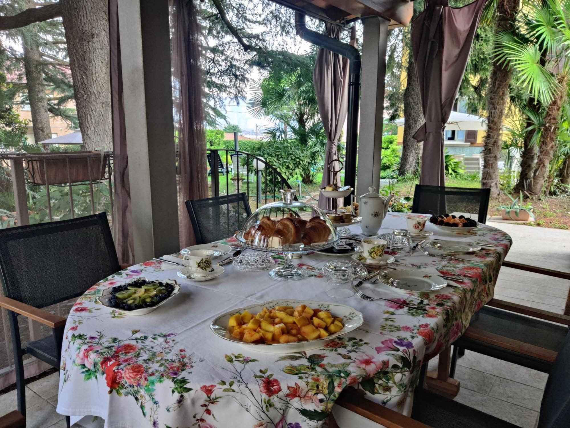 Villa Laura Lierna Zimmer foto